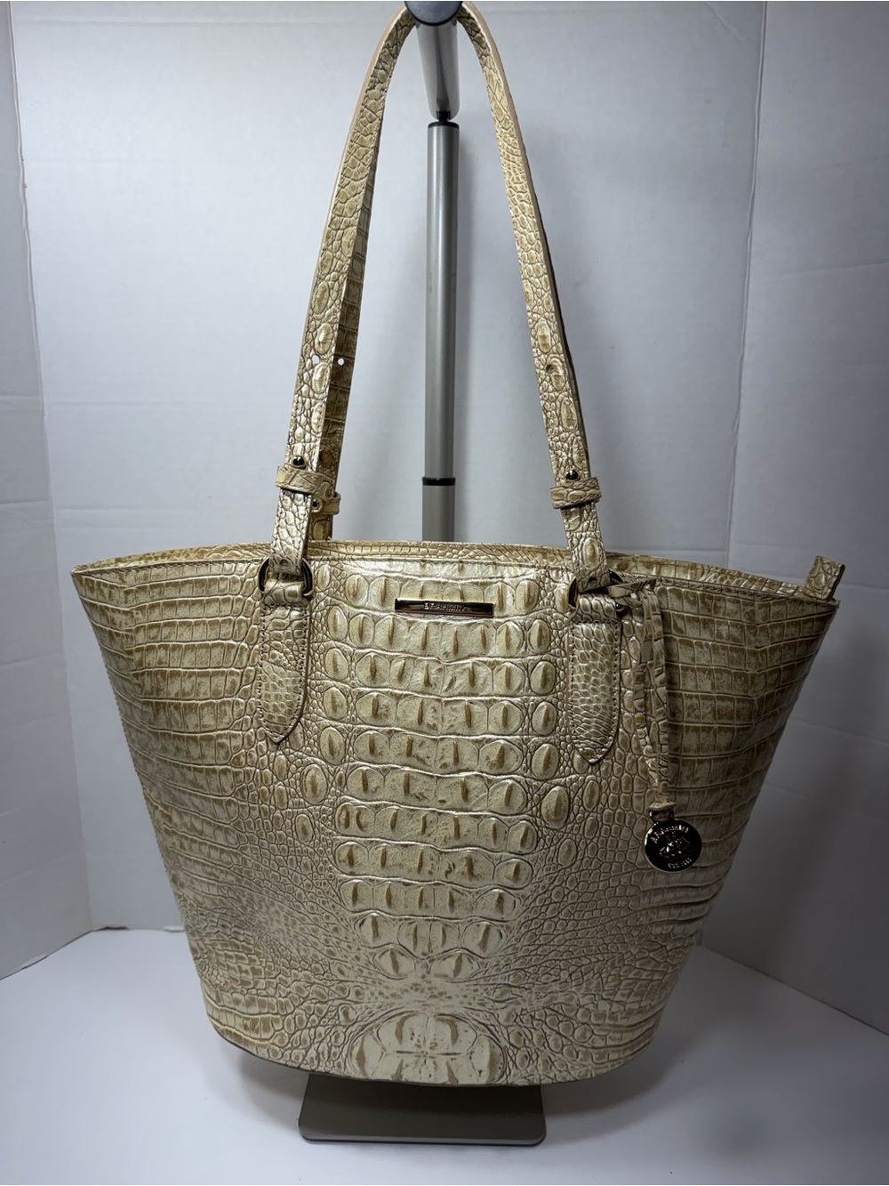 NWOT BRAHMIN Croc-Embossed gold  Tote Bag  perfect for everyday use